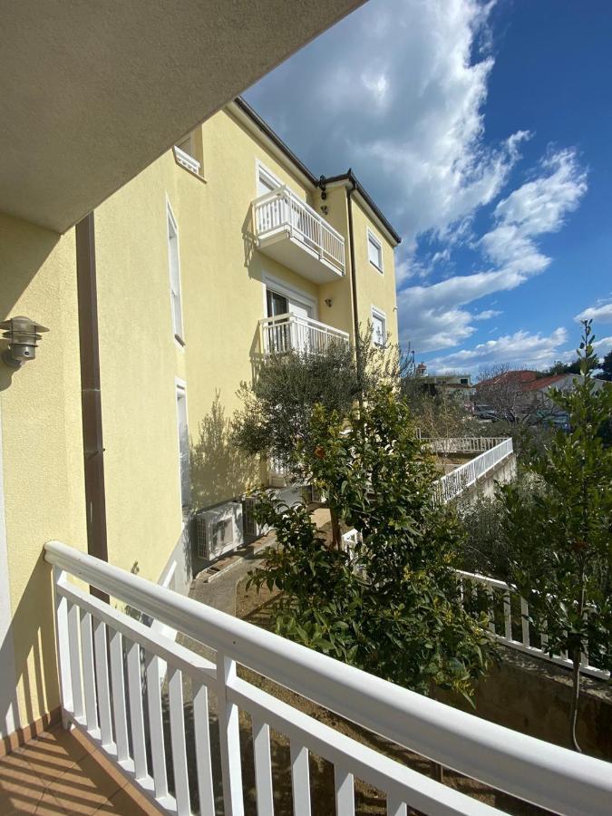 Kavajin Rooms Duce Exterior photo